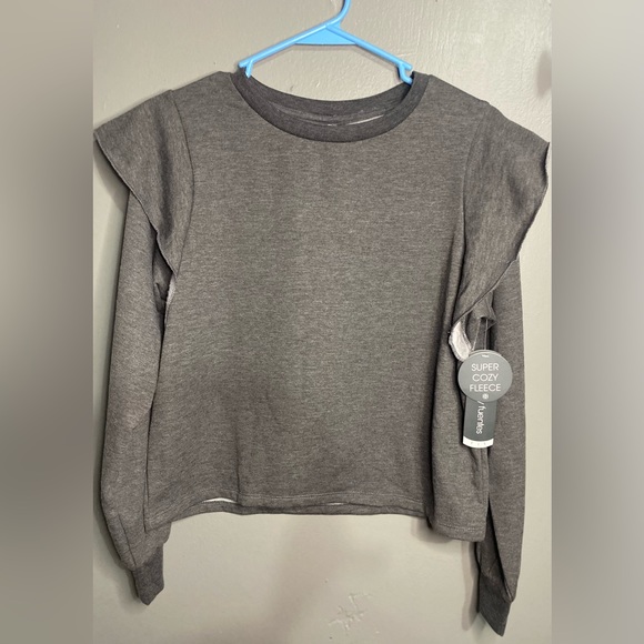 Daisy Fuentes Tops - NWT Daisy Fuentes Fit women’s top long ruffle sleeves